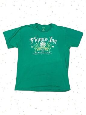 Green St Patricks Day Flynns Inn Irish Y2K Graphic Tee Thrashed Grunge Top XL